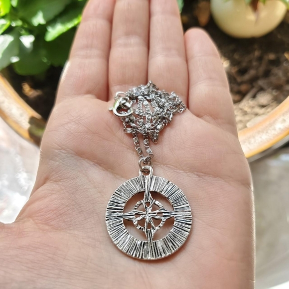 New Handmade Silver Celtic Compass Necklace - Picture 4 of 4